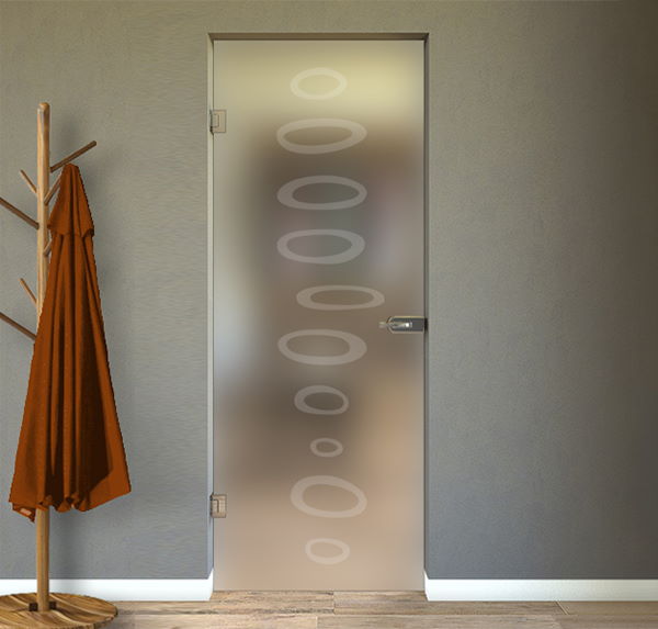 Porta Battente in Vetro Satinato con Disegni Sabbiati su Muro Presquadrato