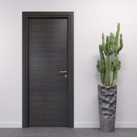 Colori del parquet abbinati a una porta interna in rovere grigio