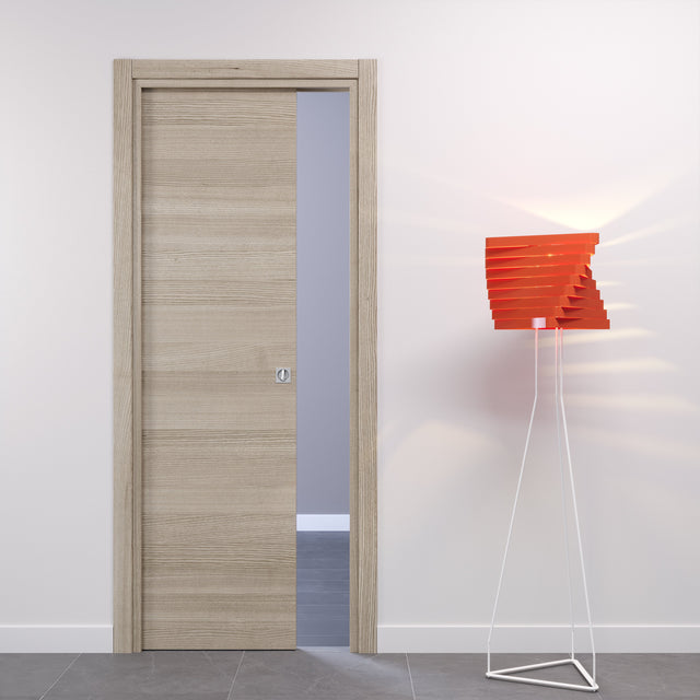 Porta laminato a scomparsa rovere orizzontale con nottolino argentato